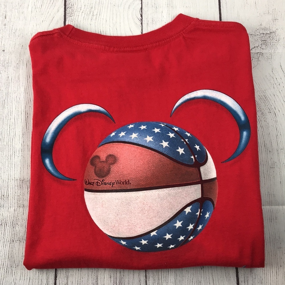 Vintage WALT DISNEY WORLD Adult’s USA Flag Short Sleeve Shirt